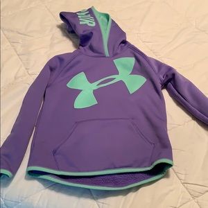 Girl’s Under Armour sweatshirt size small